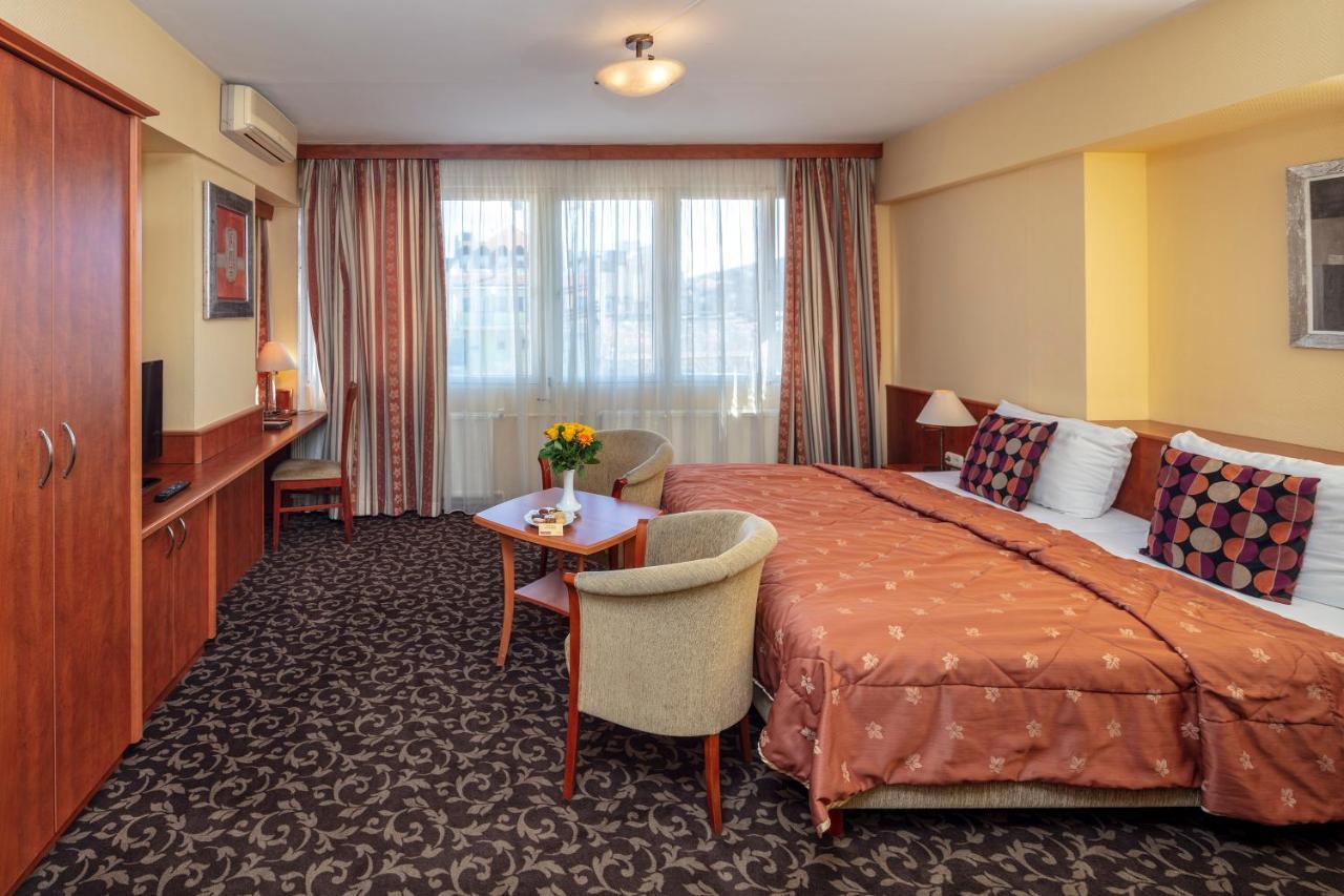 Hotel Charles Budapest Eksteriør bilde