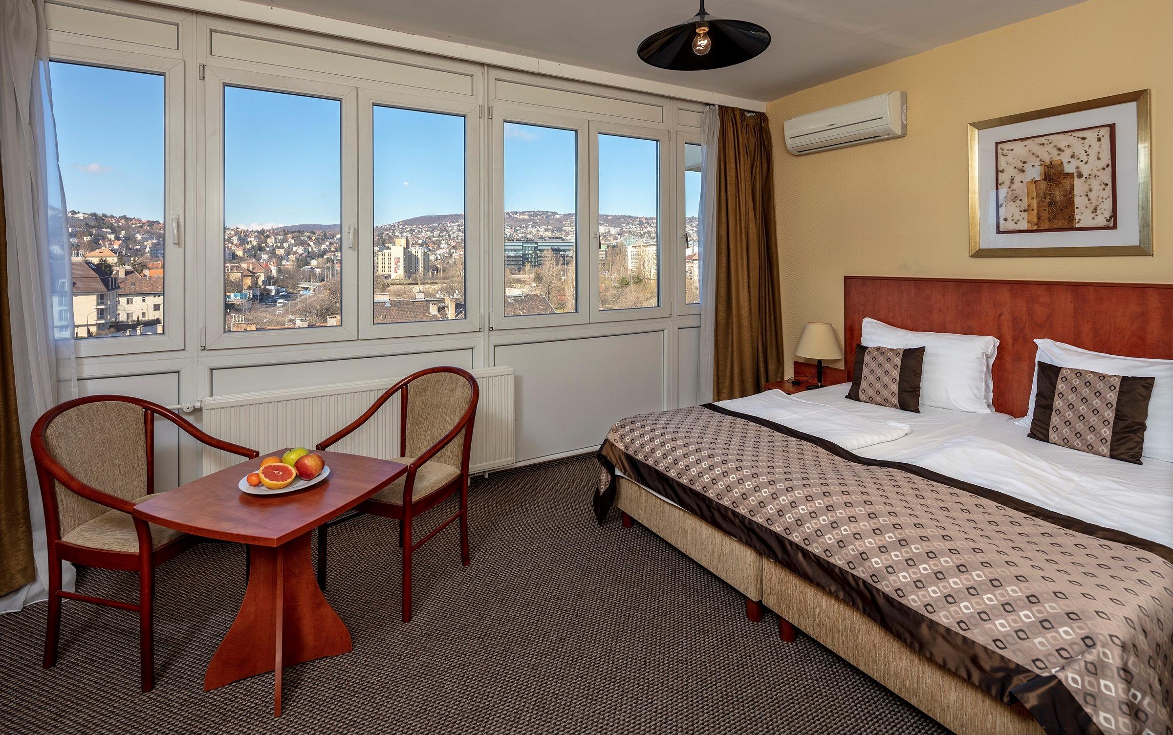 Hotel Charles Budapest Eksteriør bilde