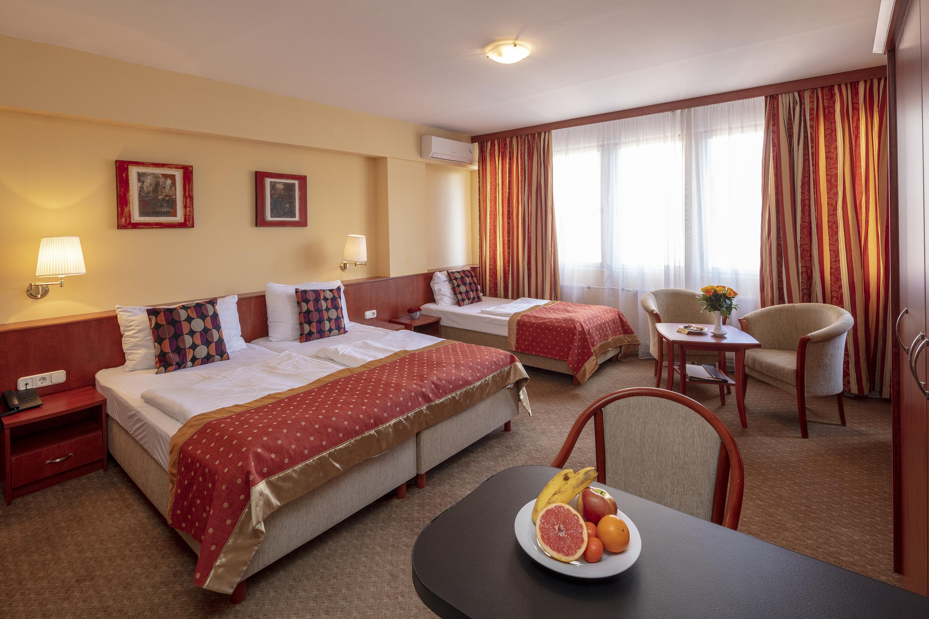 Hotel Charles Budapest Eksteriør bilde